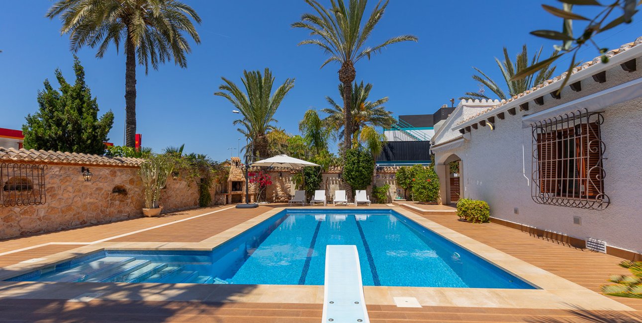 Resale - Villa -
Orihuela Costa - Punta Prima