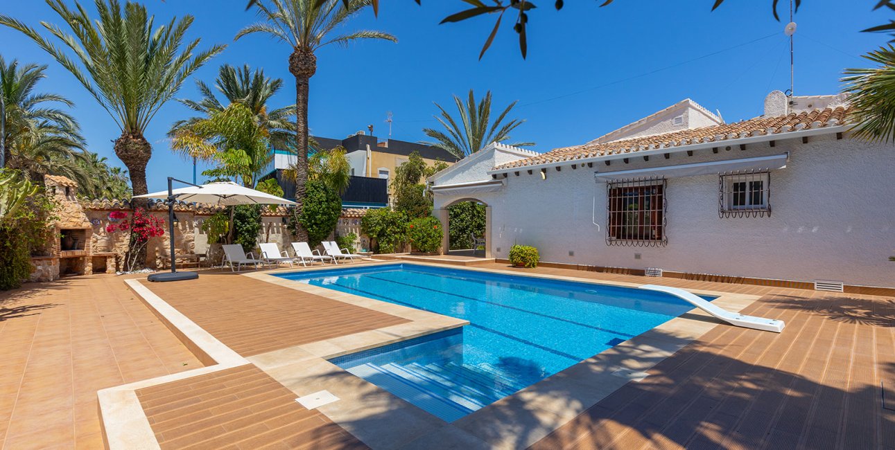 Resale - Villa -
Orihuela Costa - Punta Prima