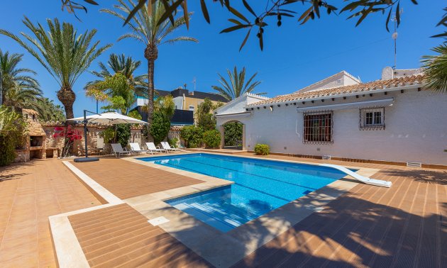Resale - Villa -
Orihuela Costa - Punta Prima