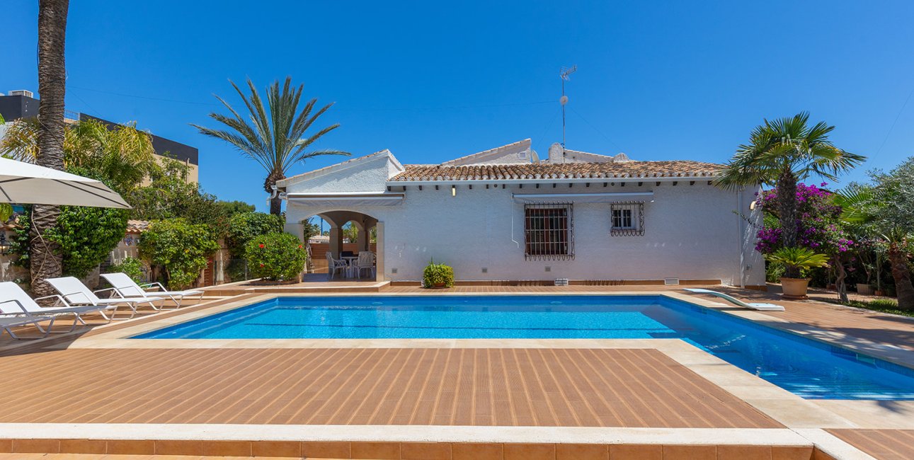 Resale - Villa -
Orihuela Costa - Punta Prima
