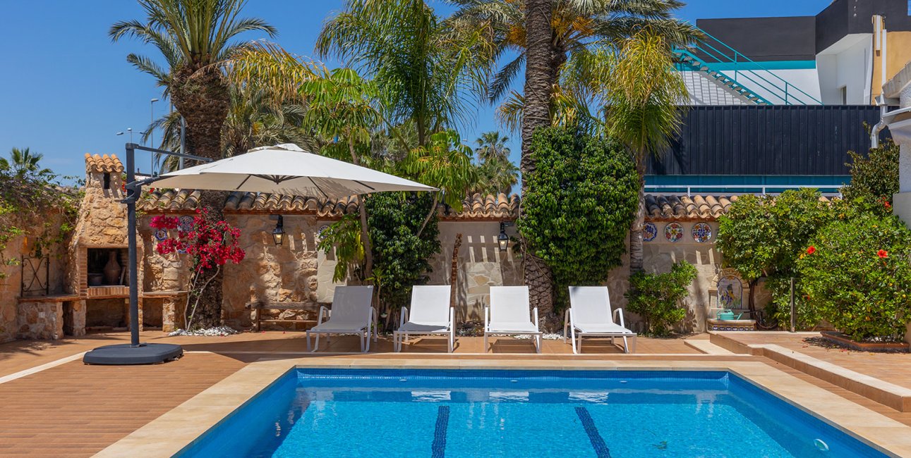 Resale - Villa -
Orihuela Costa - Punta Prima