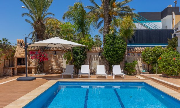 Resale - Villa -
Orihuela Costa - Punta Prima