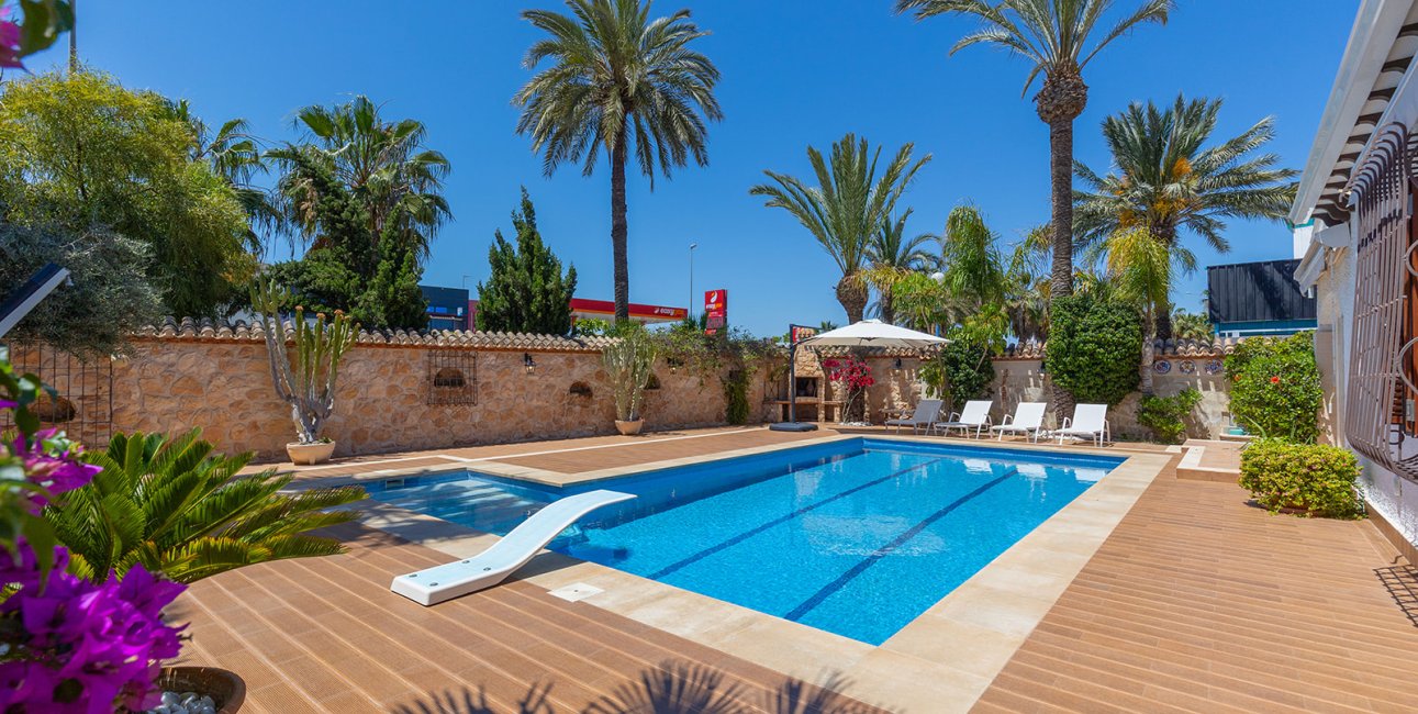 Resale - Villa -
Orihuela Costa - Punta Prima