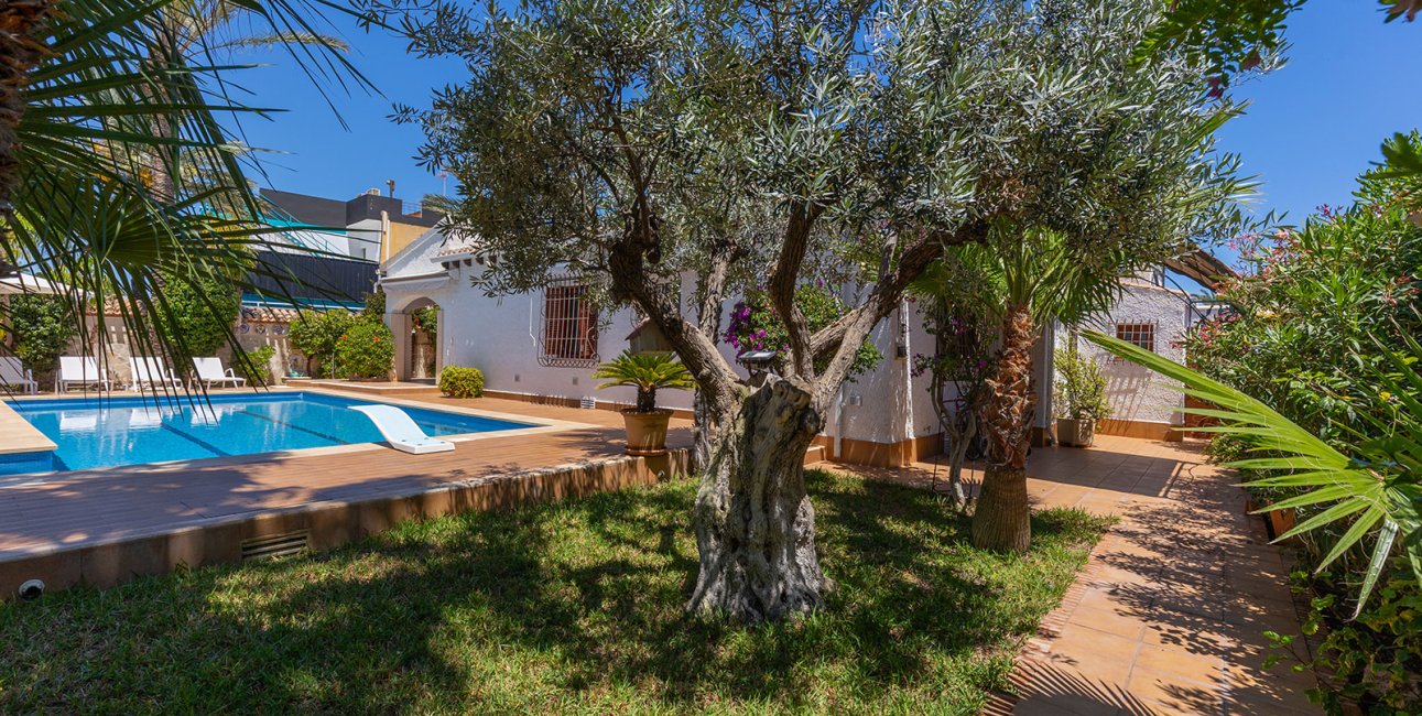 Resale - Villa -
Orihuela Costa - Punta Prima