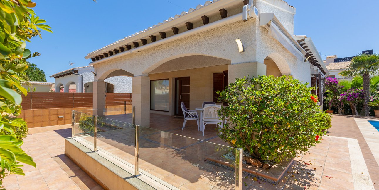 Resale - Villa -
Orihuela Costa - Punta Prima
