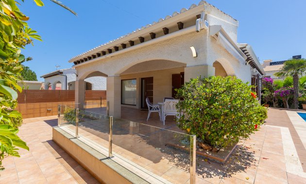 Resale - Villa -
Orihuela Costa - Punta Prima