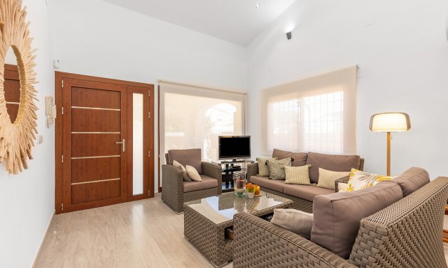 Resale - Villa -
Orihuela Costa - Punta Prima