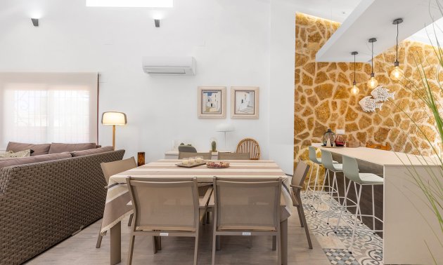 Resale - Villa -
Orihuela Costa - Punta Prima