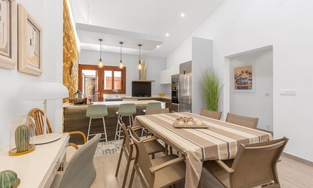 Resale - Villa -
Orihuela Costa - Punta Prima