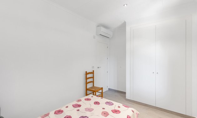 Resale - Villa -
Orihuela Costa - Punta Prima