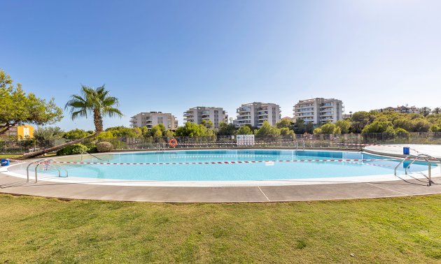Resale - Apartment / flat -
Orihuela Costa - Villamartin