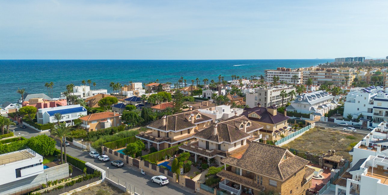 Resale - Villa -
Torrevieja - La Veleta