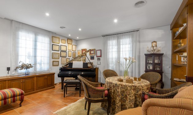 Resale - Villa -
Torrevieja - La Veleta