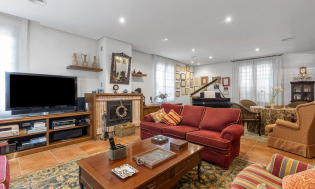 Resale - Villa -
Torrevieja - La Veleta