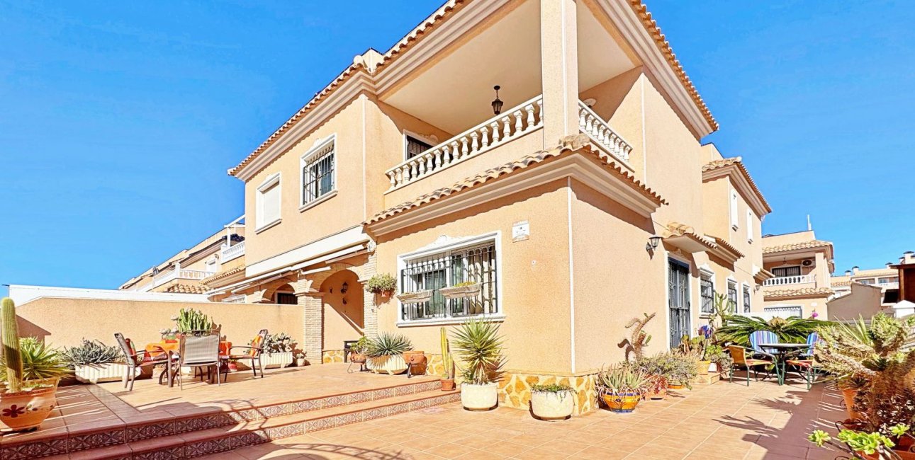 Resale - Townhouse -
Orihuela Costa - Villamartin
