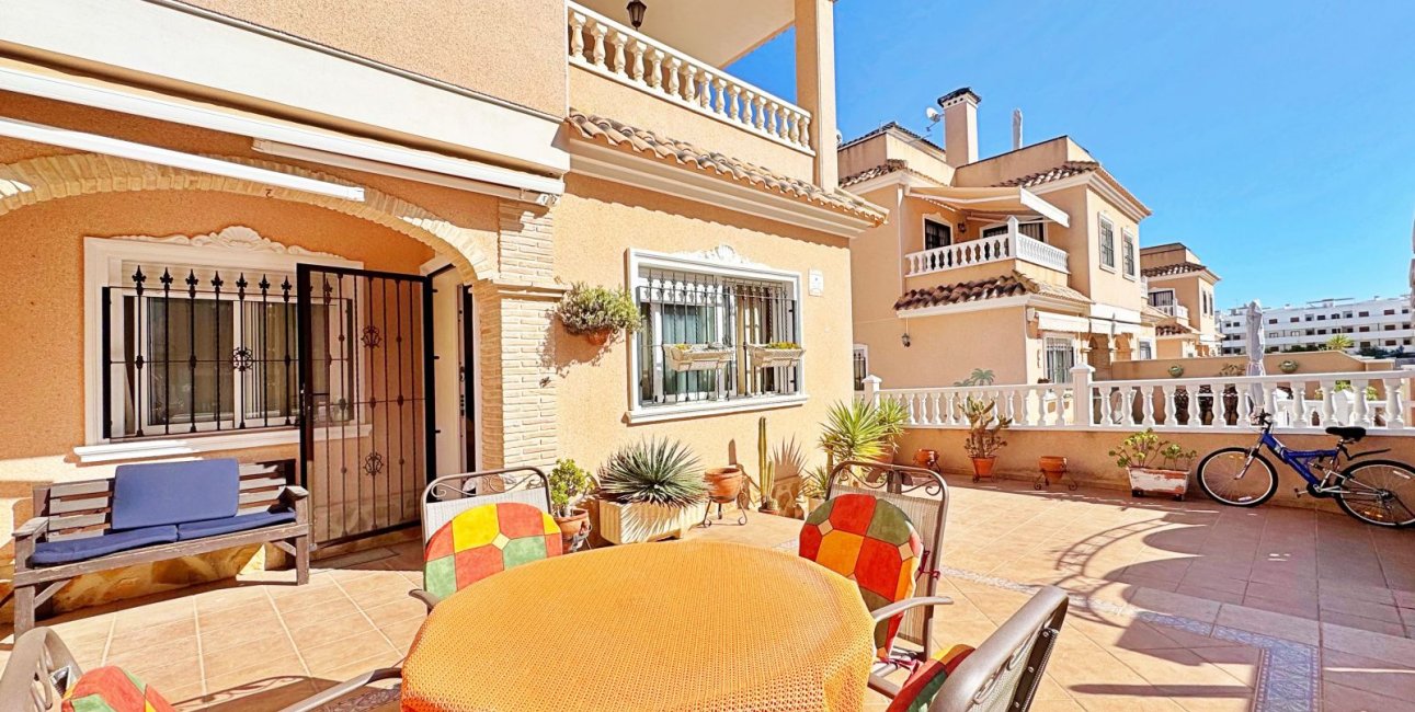 Resale - Townhouse -
Orihuela Costa - Villamartin