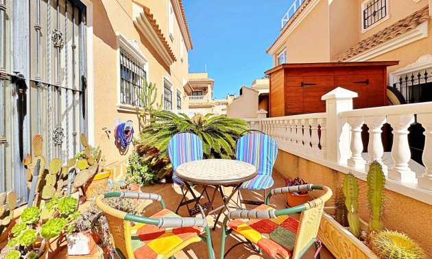 Resale - Townhouse -
Orihuela Costa - Villamartin