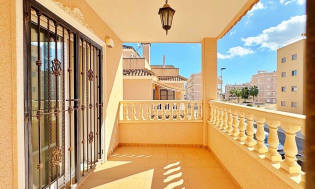 Resale - Townhouse -
Orihuela Costa - Villamartin