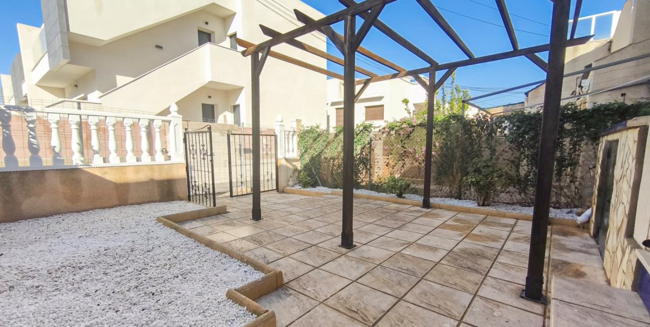 Rynek wtórny - Dom Szeregowy -
Torrevieja - Lago Jardin