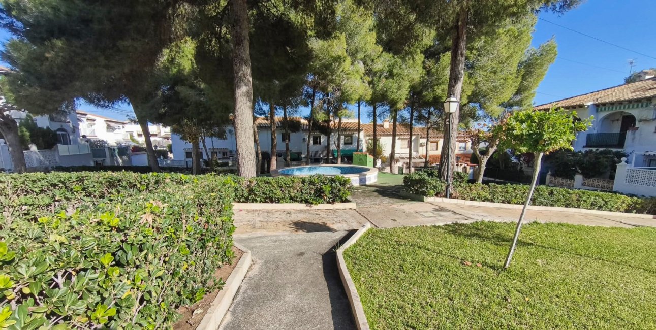 Rynek wtórny - Dom Szeregowy -
Torrevieja - Lago Jardin