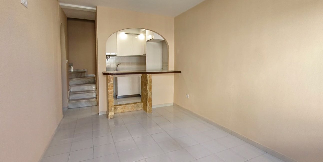 Rynek wtórny - Dom Szeregowy -
Torrevieja - Lago Jardin