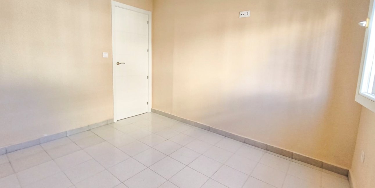 Rynek wtórny - Dom Szeregowy -
Torrevieja - Lago Jardin