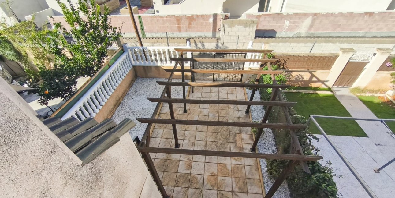 Rynek wtórny - Dom Szeregowy -
Torrevieja - Lago Jardin