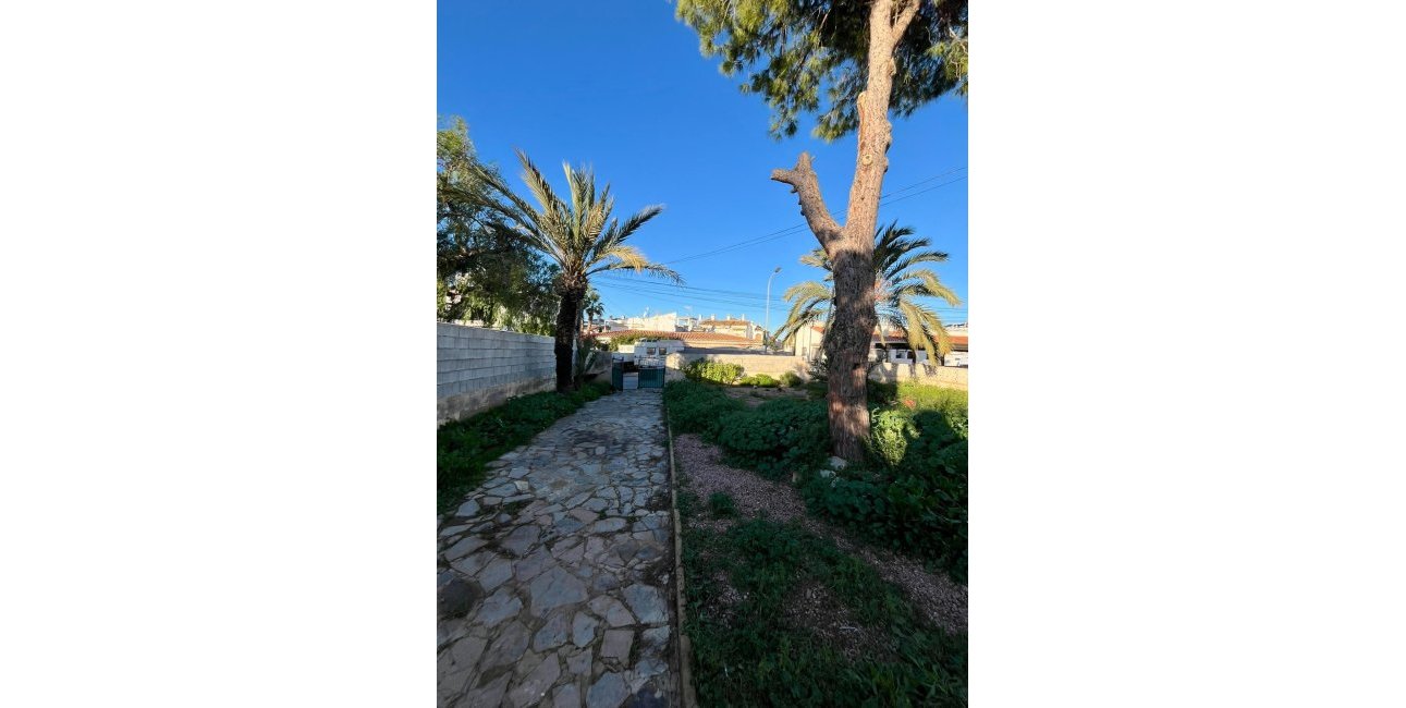 Rynek wtórny - Willa -
Torrevieja - Aguas Nuevas