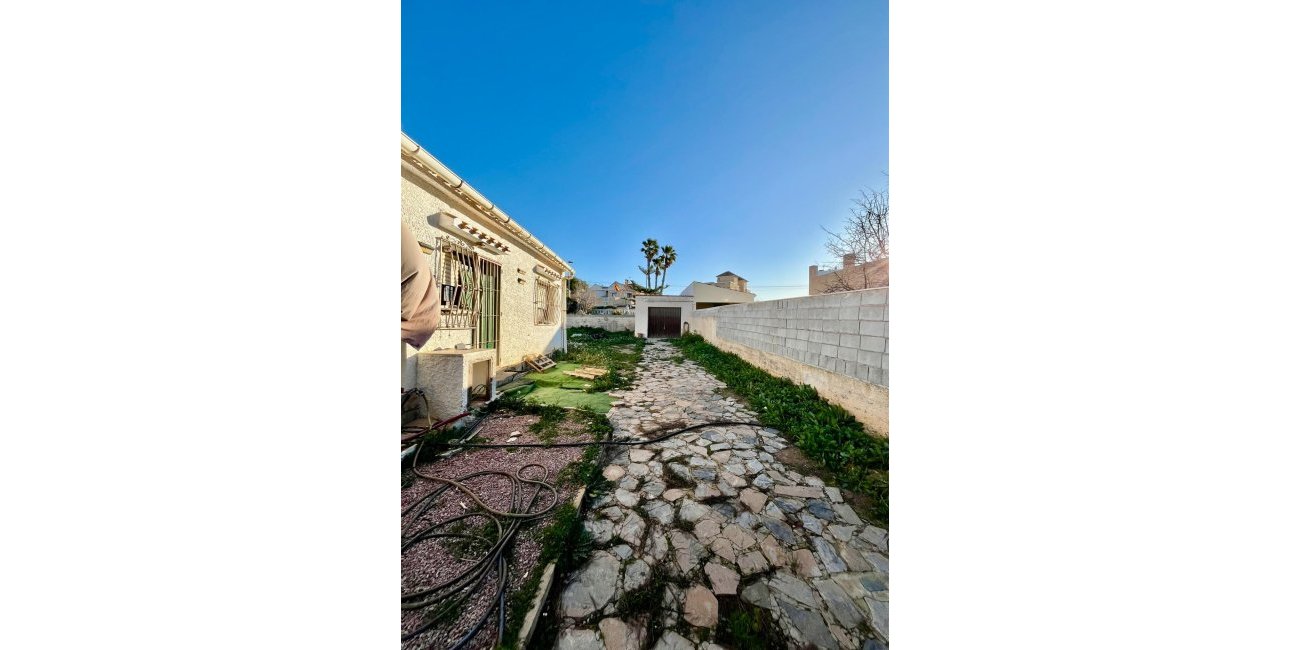 Rynek wtórny - Willa -
Torrevieja - Aguas Nuevas