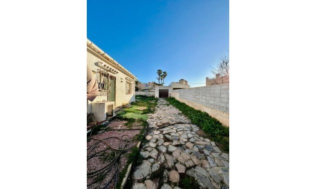 Rynek wtórny - Willa -
Torrevieja - Aguas Nuevas