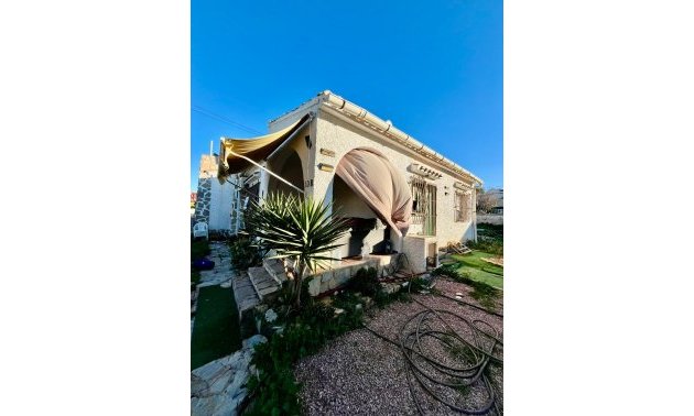 Rynek wtórny - Willa -
Torrevieja - Aguas Nuevas