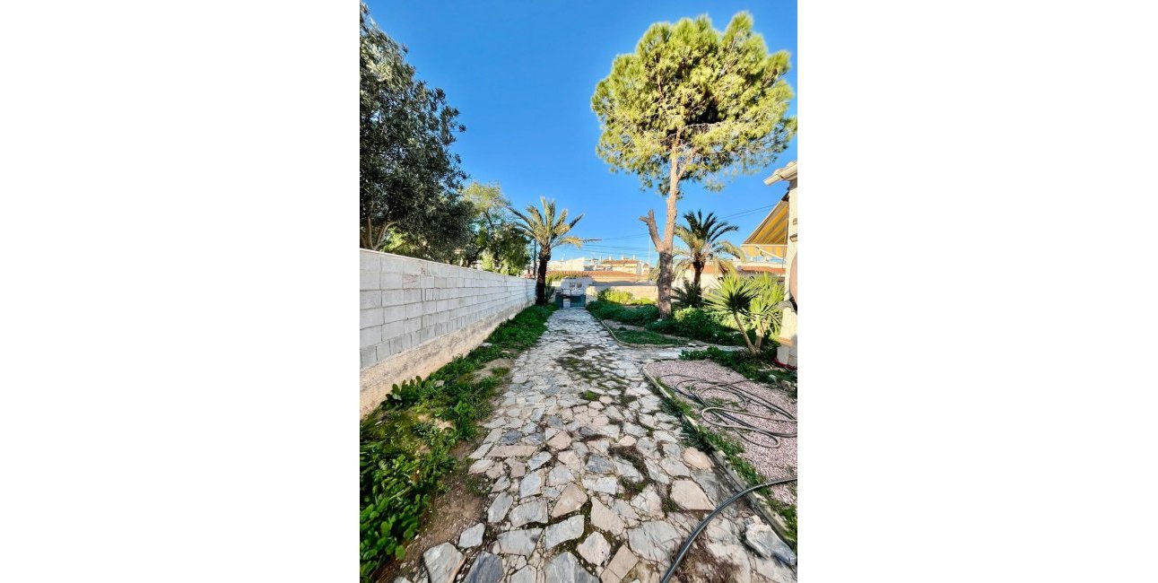 Rynek wtórny - Willa -
Torrevieja - Aguas Nuevas