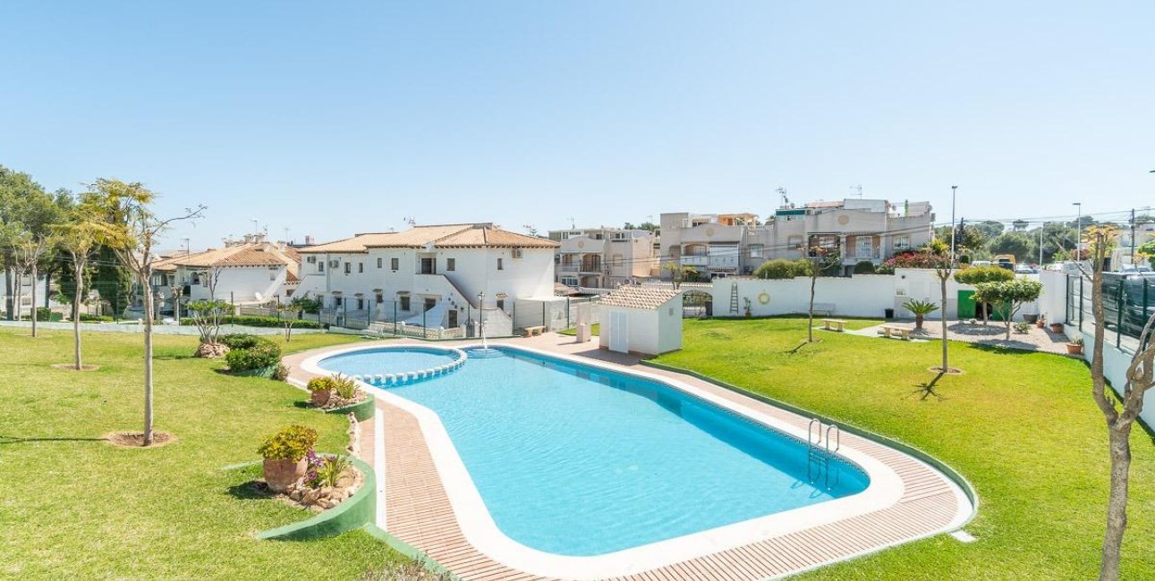 Resale - Bungalow -
Torrevieja - Los Balcones - Los Altos del Edén