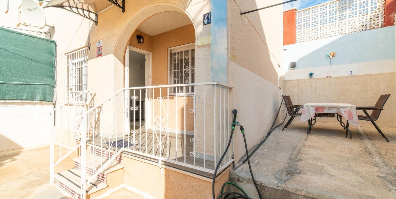 Resale - Bungalow -
Torrevieja - Los Balcones - Los Altos del Edén