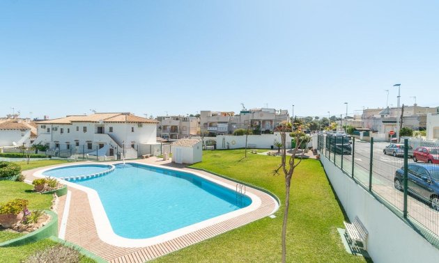 Resale - Bungalow -
Torrevieja - Los Balcones - Los Altos del Edén