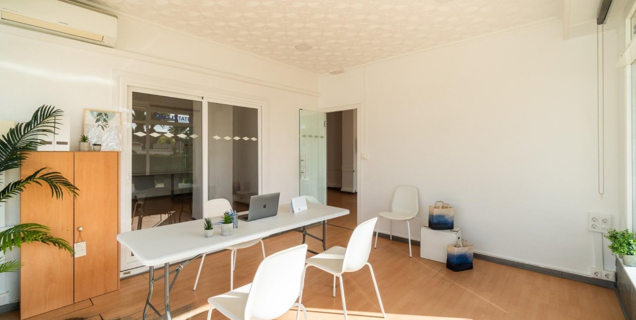 Wynajem długoterminowy - Lokal handlowy -
Orihuela Costa - La Zenia