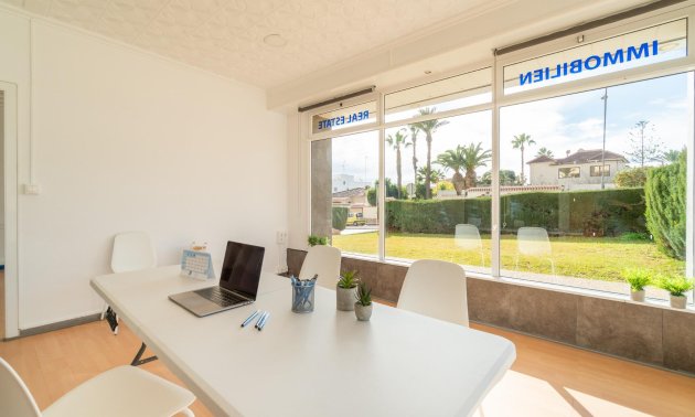 Wynajem długoterminowy - Lokal handlowy -
Orihuela Costa - La Zenia