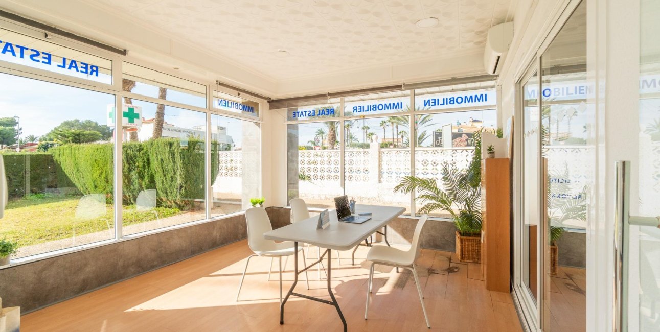 Wynajem długoterminowy - Lokal handlowy -
Orihuela Costa - La Zenia