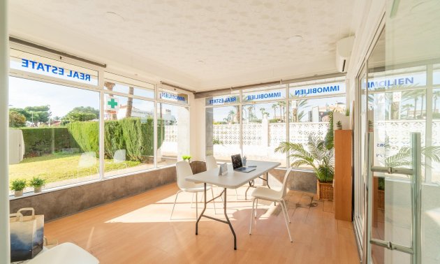 Wynajem długoterminowy - Lokal handlowy -
Orihuela Costa - La Zenia