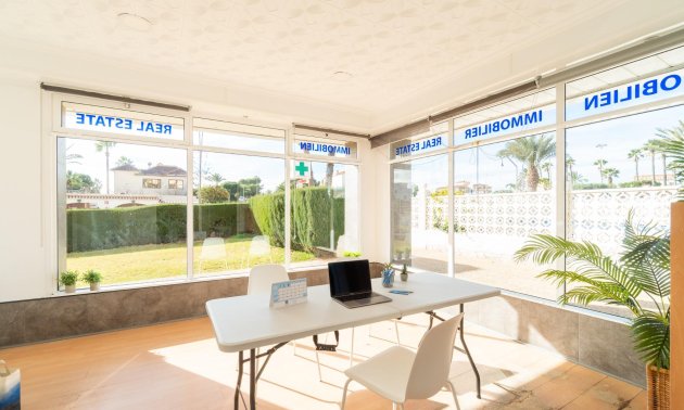 Wynajem długoterminowy - Lokal handlowy -
Orihuela Costa - La Zenia