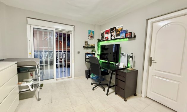 Resale - Townhouse -
Ciudad Quesada - Doña Pepa