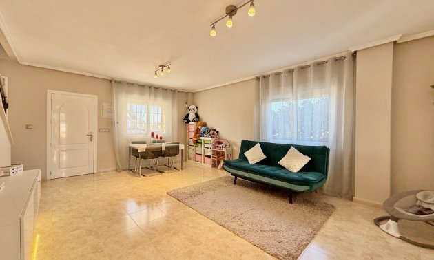 Resale - Townhouse -
Ciudad Quesada - Doña Pepa
