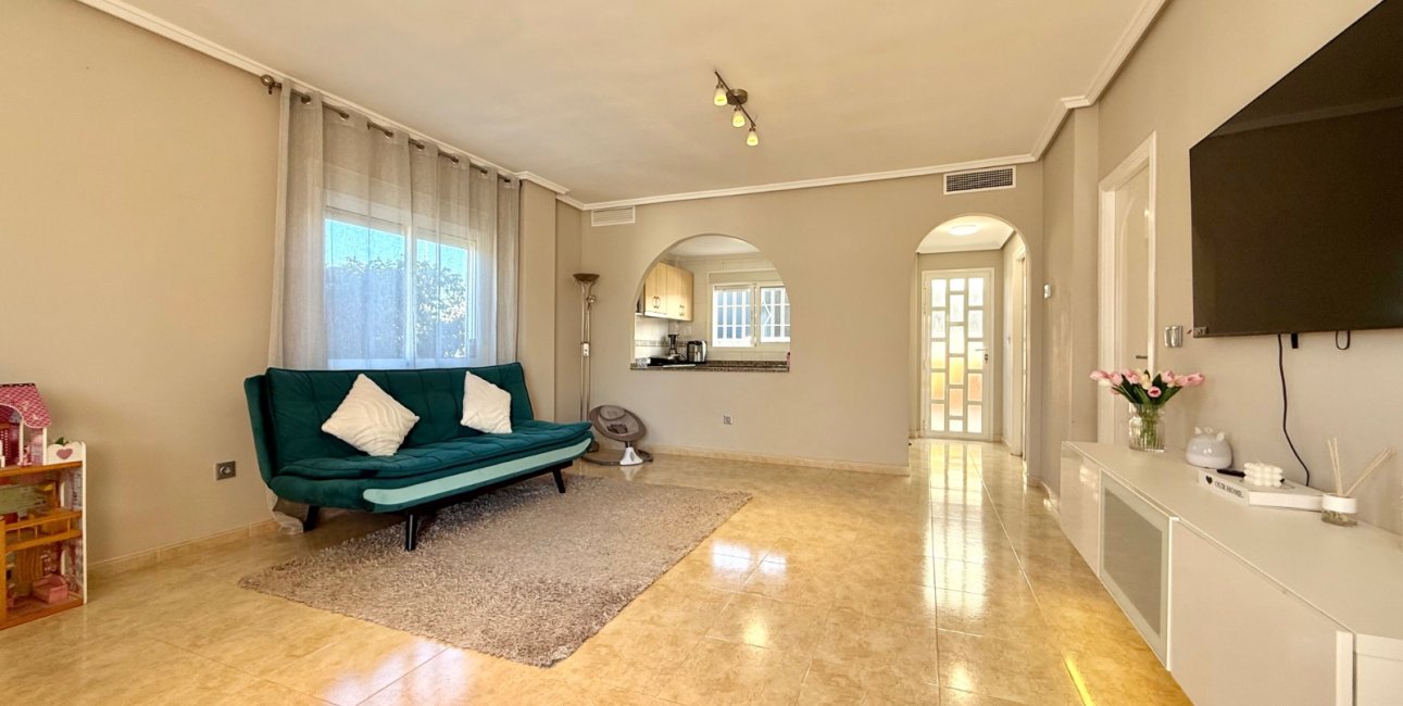 Resale - Townhouse -
Ciudad Quesada - Doña Pepa