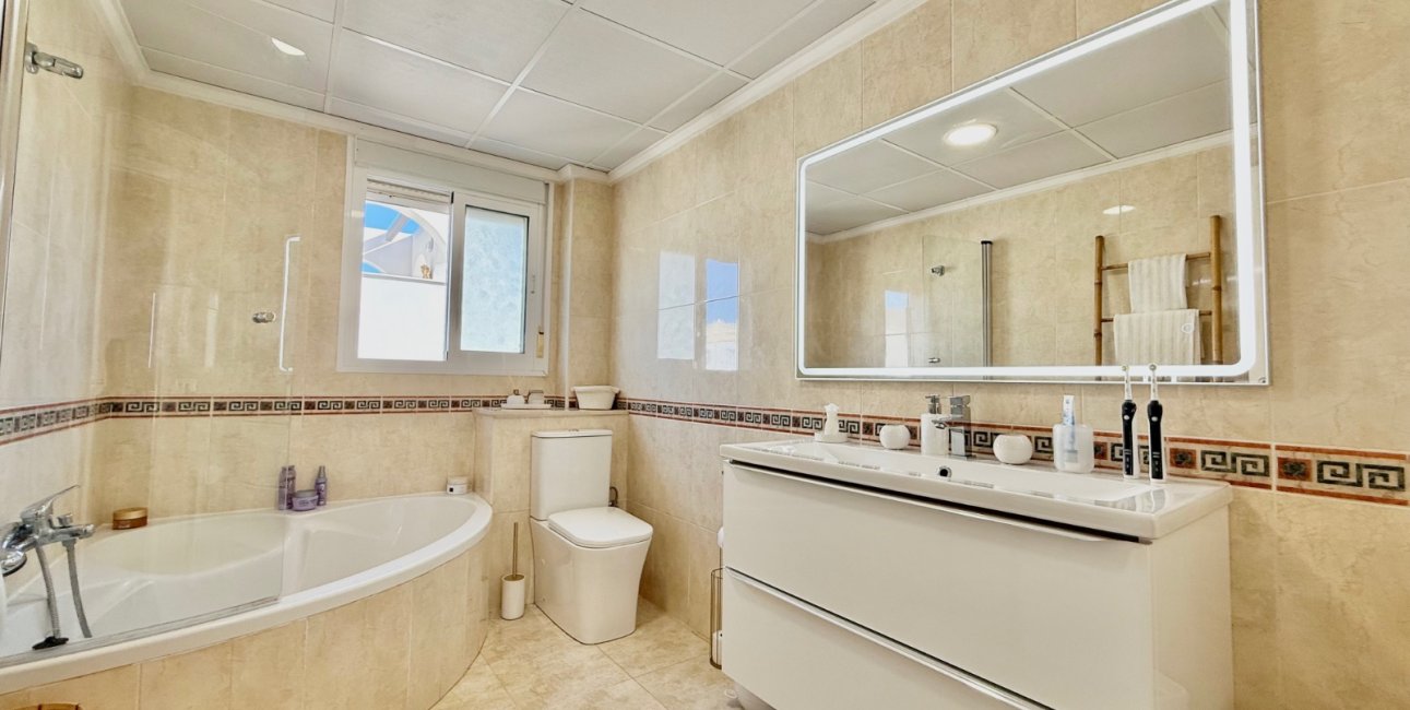 Resale - Townhouse -
Ciudad Quesada - Doña Pepa