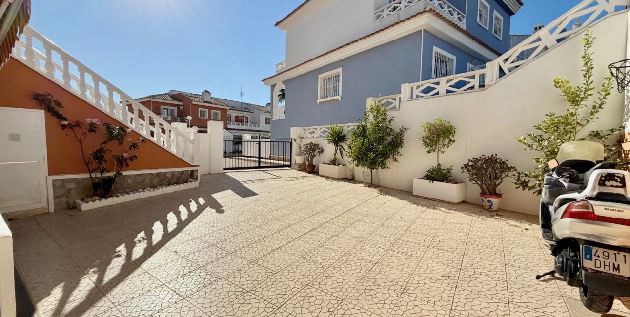 Resale - Townhouse -
Ciudad Quesada - Doña Pepa