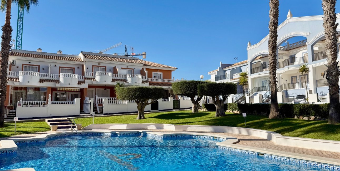 Resale - Townhouse -
Ciudad Quesada - Doña Pepa