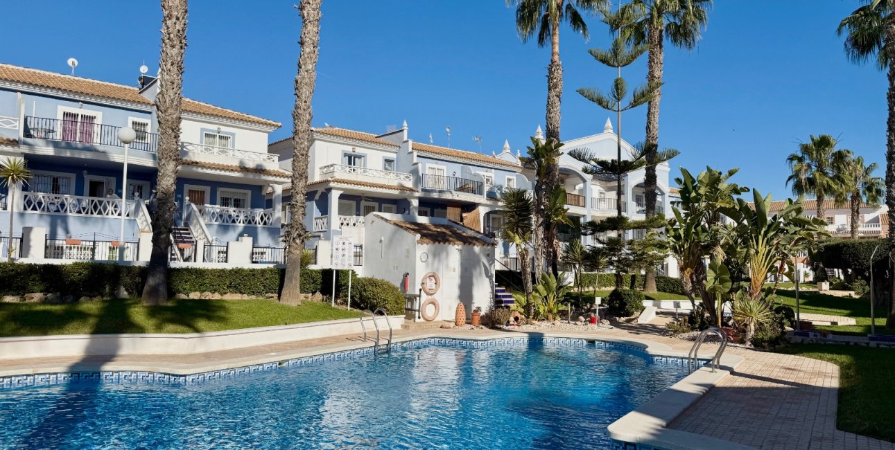 Resale - Townhouse -
Ciudad Quesada - Doña Pepa