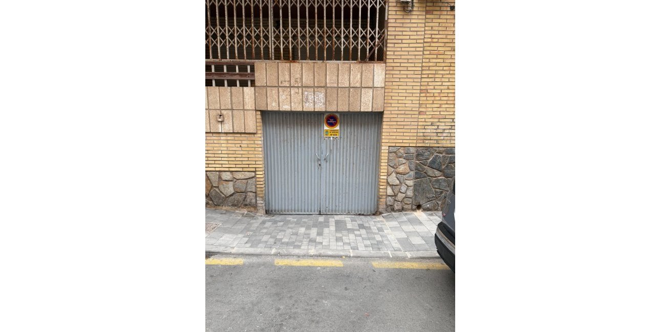 Rynek wtórny - Garaż -
Torrevieja - Playa del Cura