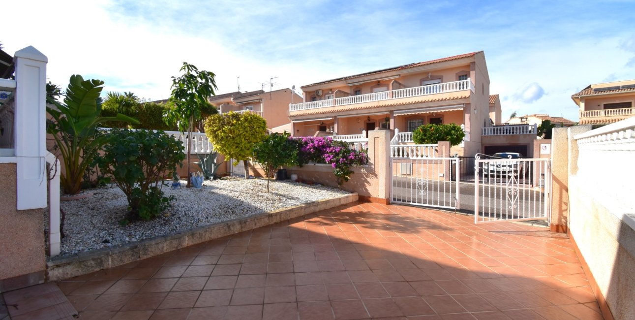 Reventa - Adosado -
Orihuela Costa - Los Balcones