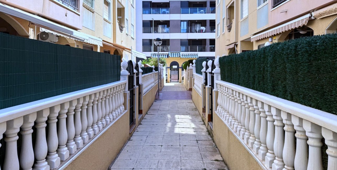 Reventa - Apartamento / piso -
Torrevieja - La Mata